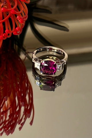 Cocktail ring, white and yellow gold 750. Purple garnet and diamonds. 